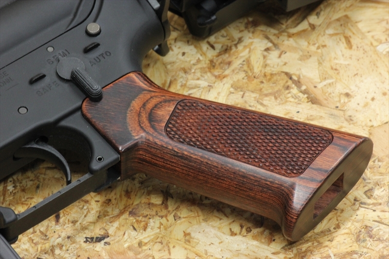 Wood Grip M4A1｜Checker/Brown