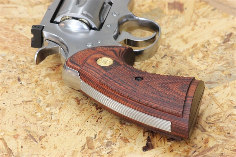 Wood Grip Colt Python.357 Magnum